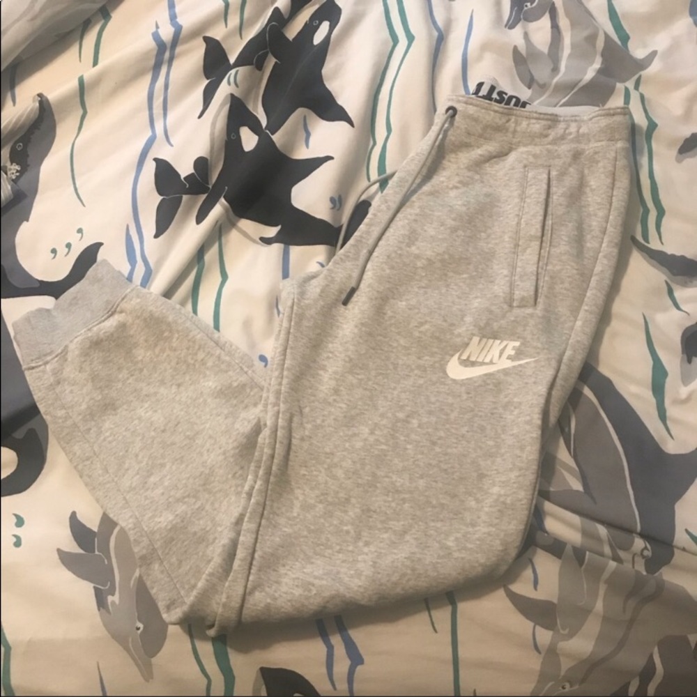 NWOT Nike Heather Grey Joggers/Sweatpants